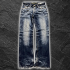 streetcave.eu Buckaroo Jeans in Indigo-Denim mit markanter Waschung, Distressed-Details und ausgefransten Säumen.