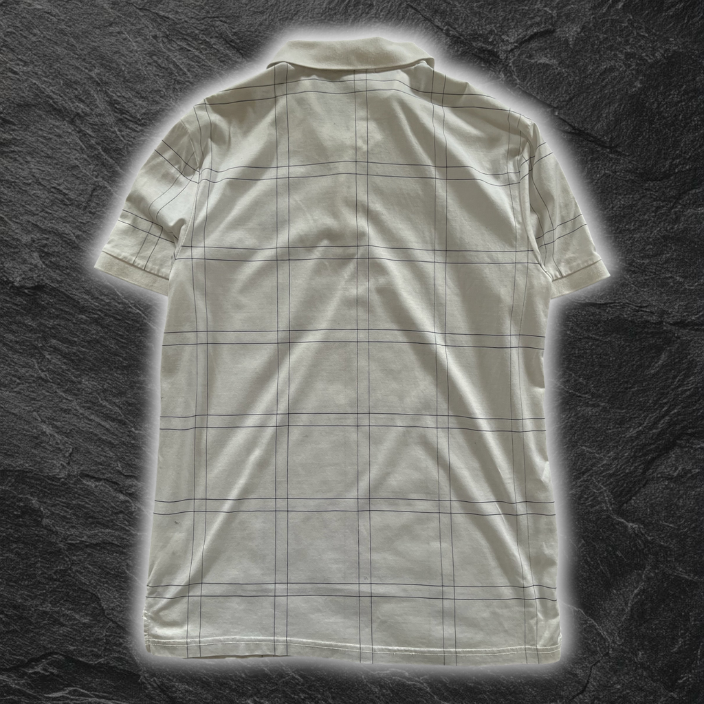 streetcave.eu Burberry Black Label Poloshirt in Weiß mit dezentem, dunklem Karomuster und klassischem Kragen