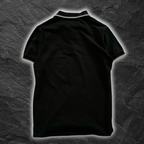 streetcave.eu Burberry Black Label Poloshirt in Schwarz mit gestreiften Details an Kragen und Ärmeln, Rückansicht