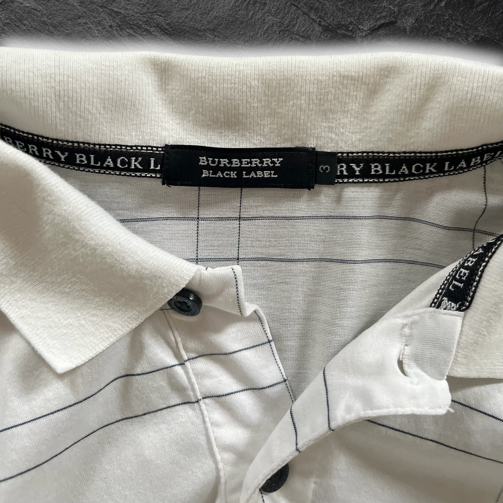streetcave.eu Burberry Black Label Poloshirt in Weiß mit feinem Karomuster und Marken-Label am Kragen