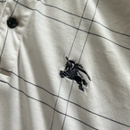 streetcave.eu Burberry Black Label Poloshirt in Weiß mit feinem Karomuster und gesticktem Reiter-Logo auf der Brust