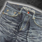 streetcave.eu EDWIN Blue Trip 503 Flare Jeans aus blauem Denim mit Whisker-Effekten und rotem Knopf