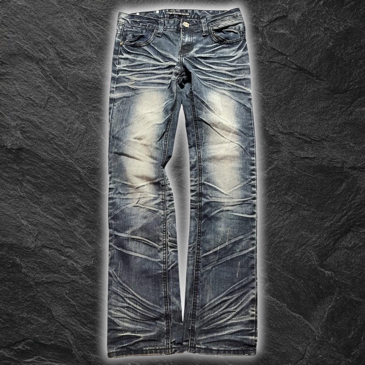 streetcave.eu Herren Denim Jeans in Blau mit markanter Waschung, Used-Look Falten-Effekten und robusten Nieten