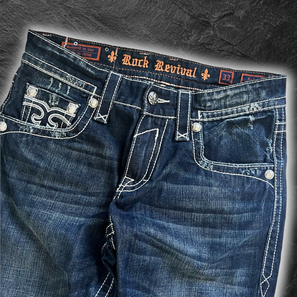 streetcave.eu Rock Revival Herren Jeans aus blauem Denim mit markanten Kontrastnähten und aufwendigen Stickereien