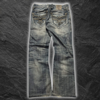 streetcave.eu Rock Revival Herren Jeans in Blau mit Distressed-Waschung und aufwendiger Stickerei auf den Gesäßtaschen