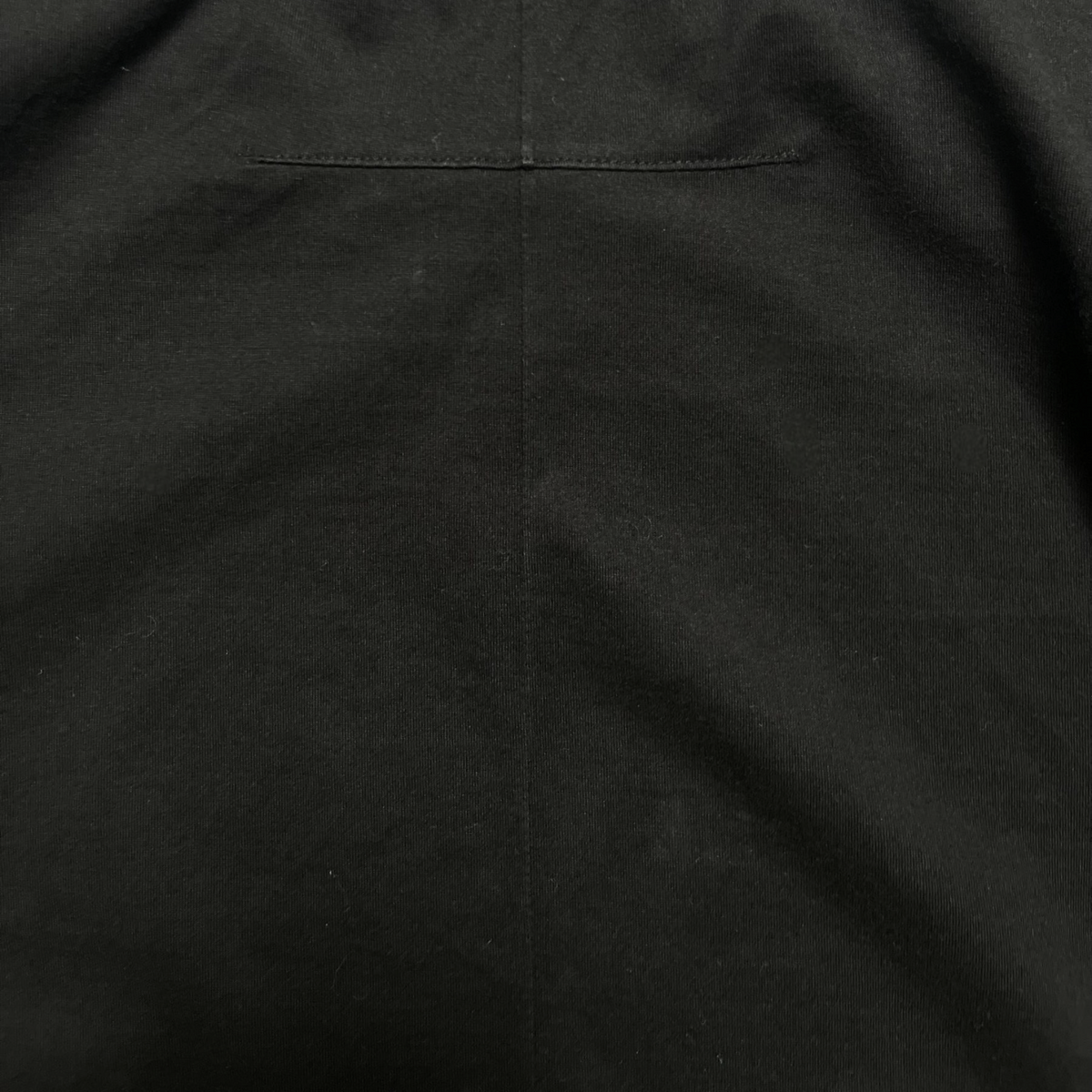 streetcave.eu schwarzes Baumwoll-T-Shirt mit Rundhalsausschnitt und markanter vertikaler Nahtführung am Rücken