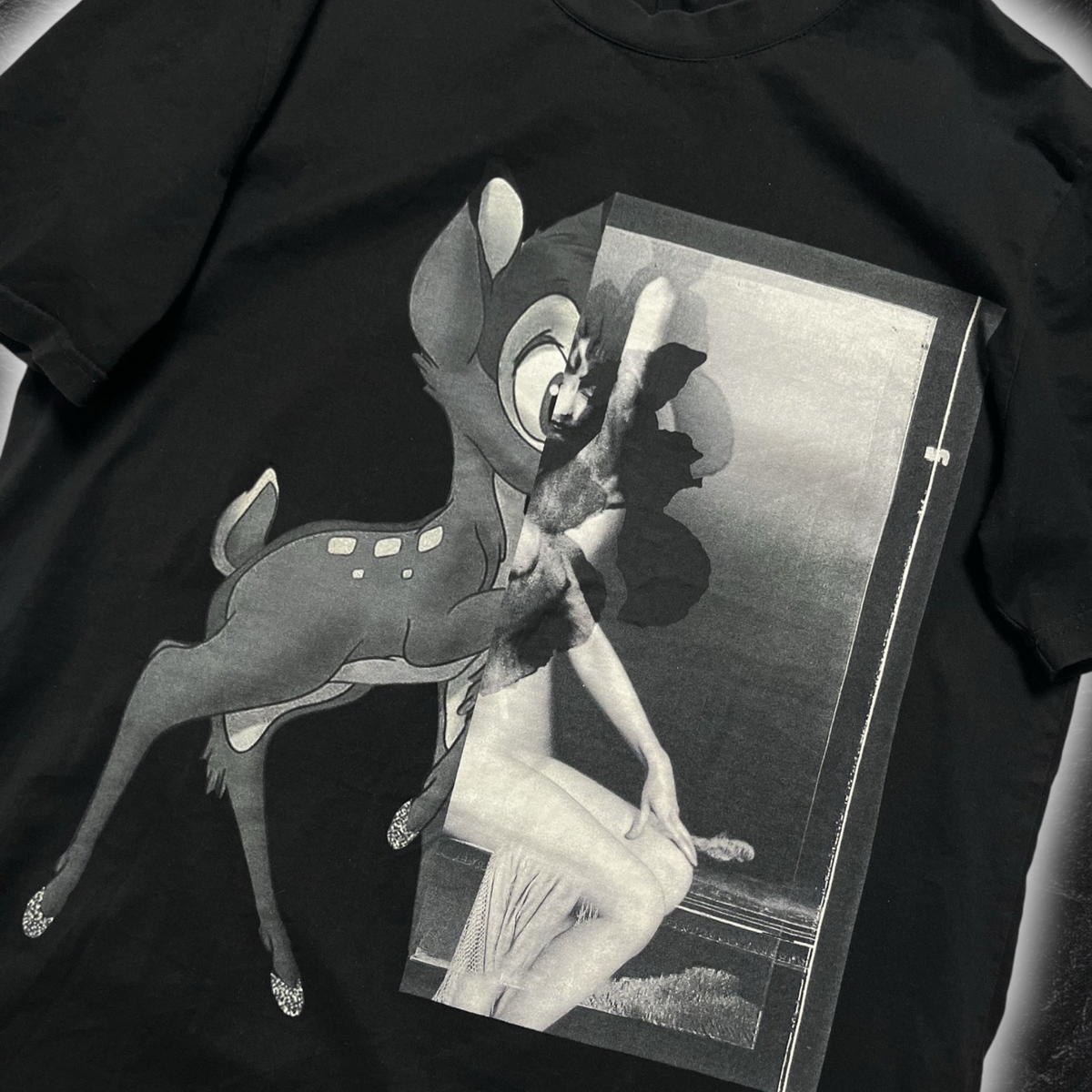streetcave.eu schwarzes Baumwoll-T-Shirt mit surrealem Grafik-Print aus Animation und klassischer Ästhetik